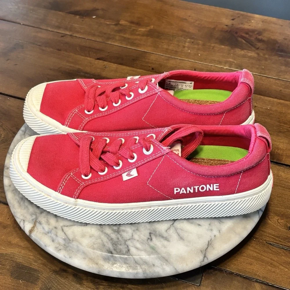 Cariuma Pantone Red Sneakers Canvas Lace Up Shoes Women Sz 9 EU 40 Men 7.5
